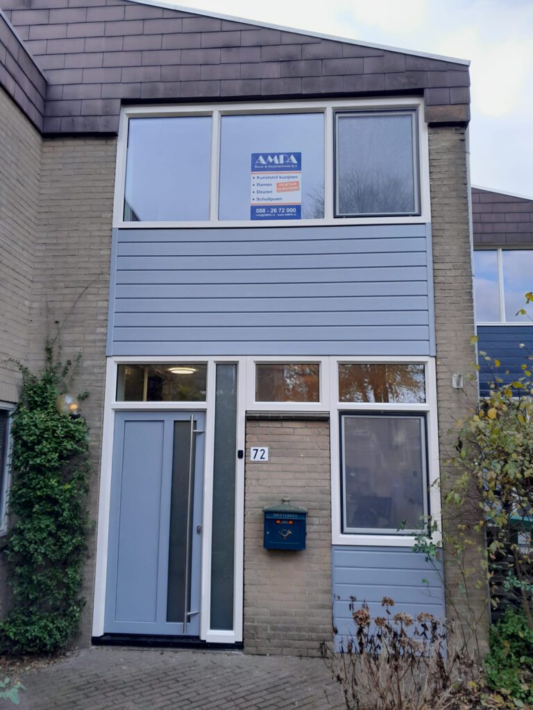 Voorkant gevelbekleding en kozijnen van kunststof in Duiven