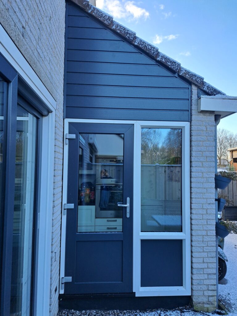 Achterdeur kunststof Antraciet - Gevelbekleding antraciet - Zwijndrecht - AMPA